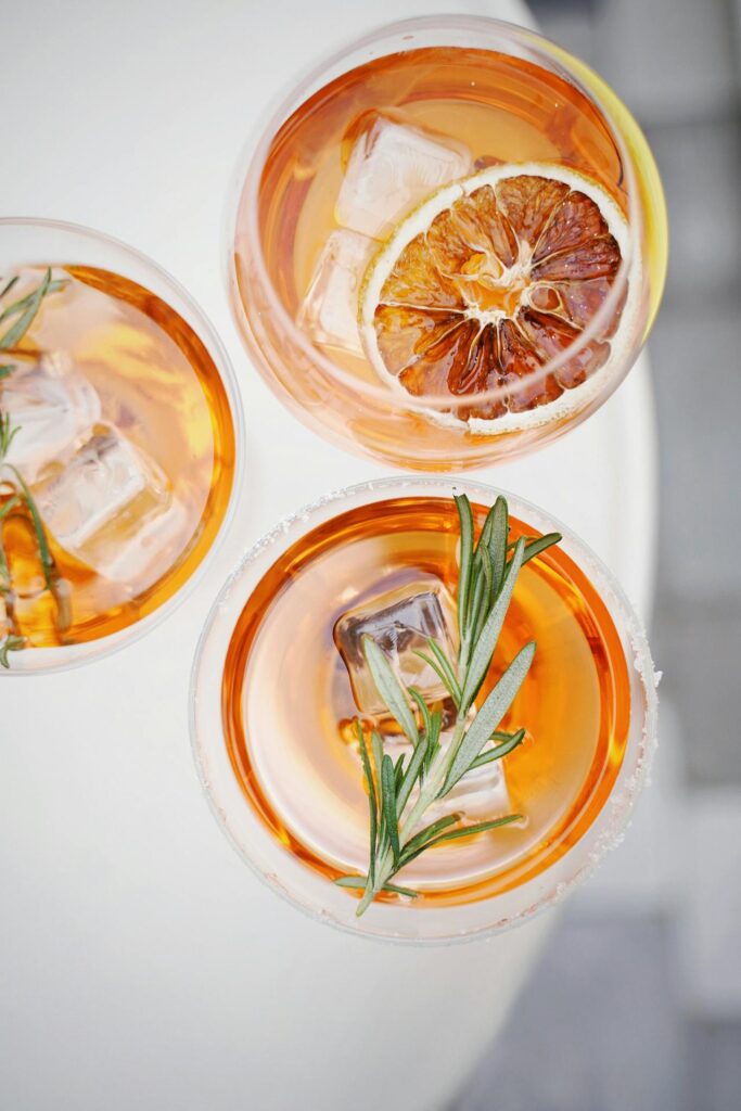 3 low calorie cocktails with decoration